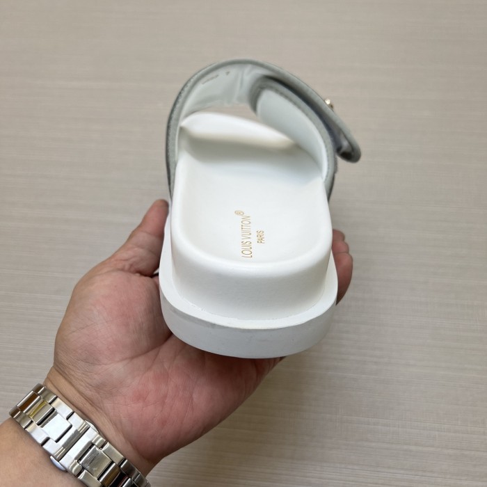 Kicks_Liu  L*ouis V*uitton  slippers