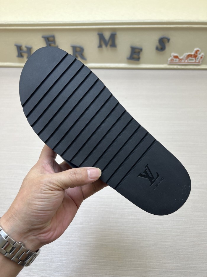 Kicks_Liu  L*ouis V*uitton  slippers