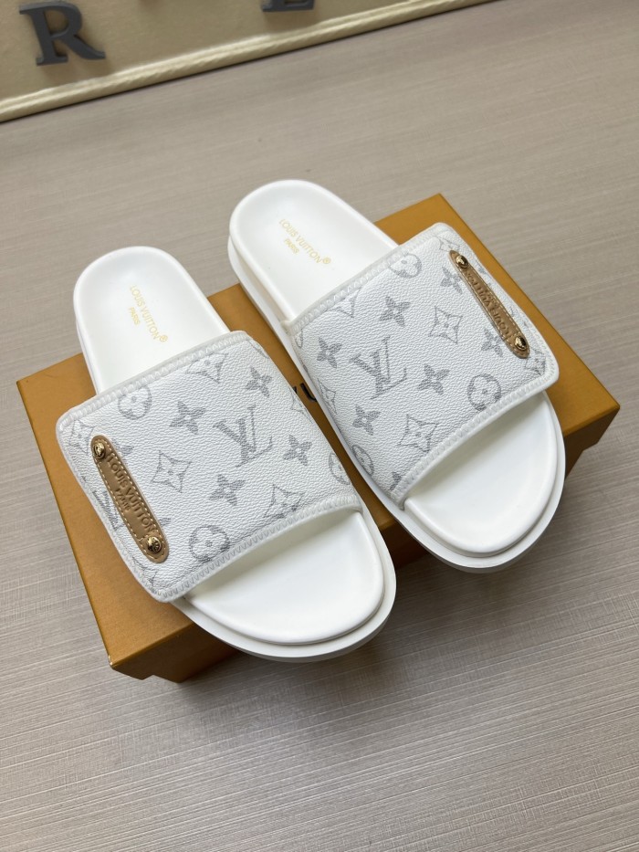 Kicks_Liu  L*ouis V*uitton  slippers