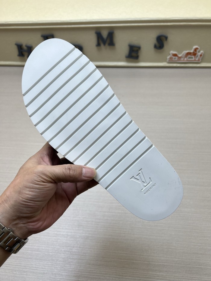 Kicks_Liu  L*ouis V*uitton  slippers