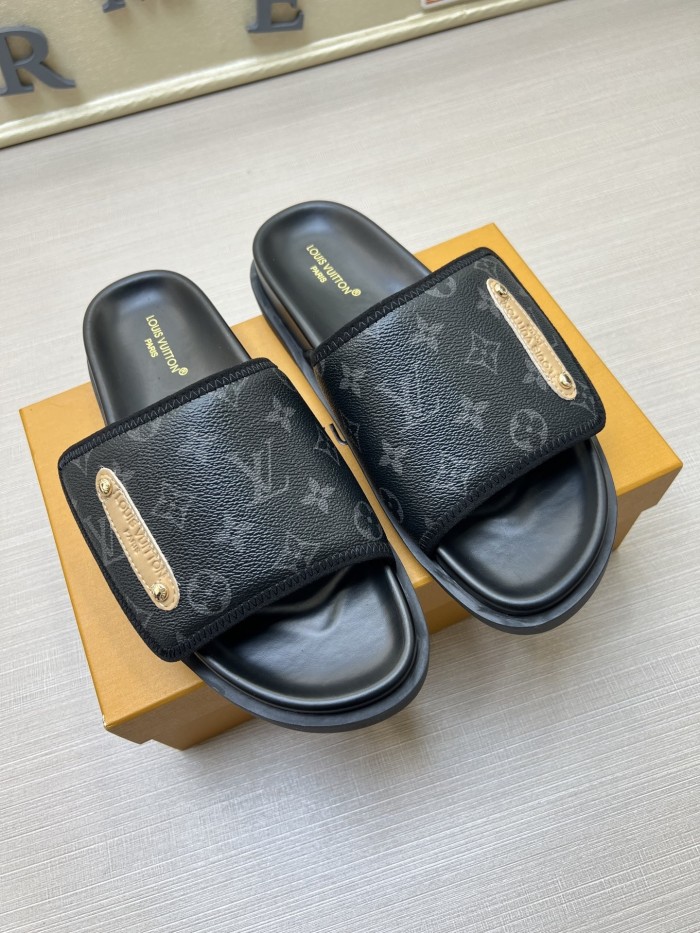 Kicks_Liu  L*ouis V*uitton  slippers