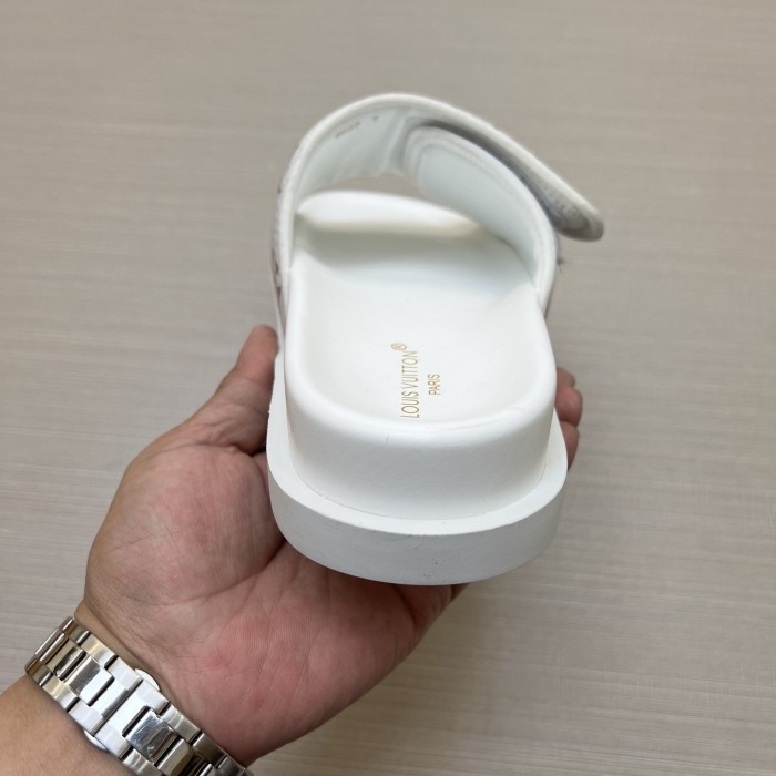 Kicks_Liu  L*ouis V*uitton  slippers