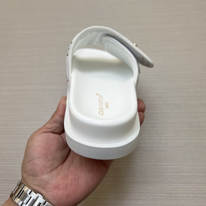 Kicks_Liu  L*ouis V*uitton  slippers