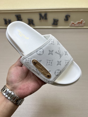 Kicks_Liu  L*ouis V*uitton  slippers