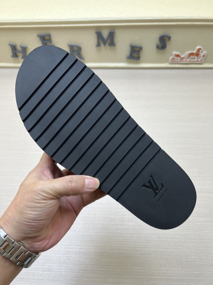 Kicks_Liu  L*ouis V*uitton  slippers