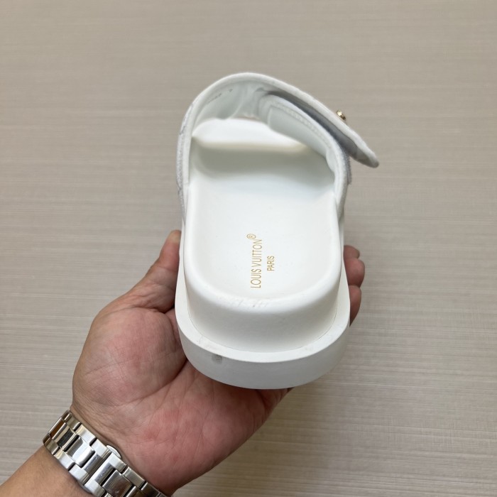 Kicks_Liu  L*ouis V*uitton  slippers
