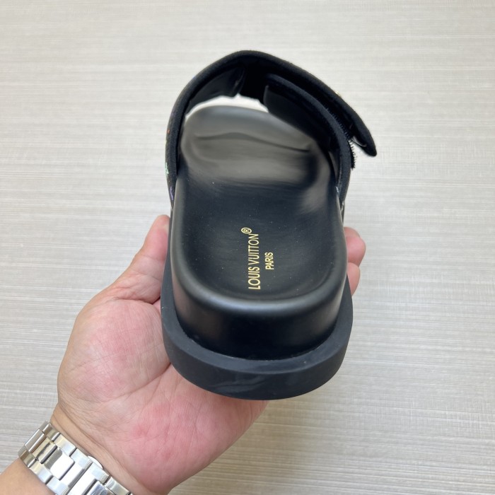 Kicks_Liu  L*ouis V*uitton  slippers
