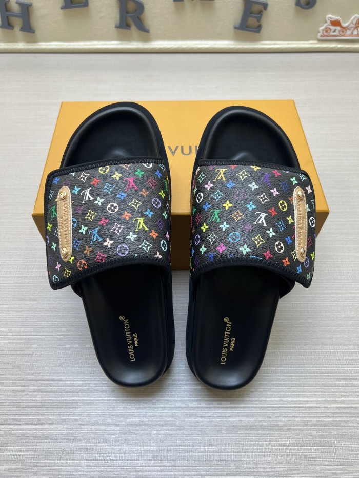 Kicks_Liu  L*ouis V*uitton  slippers