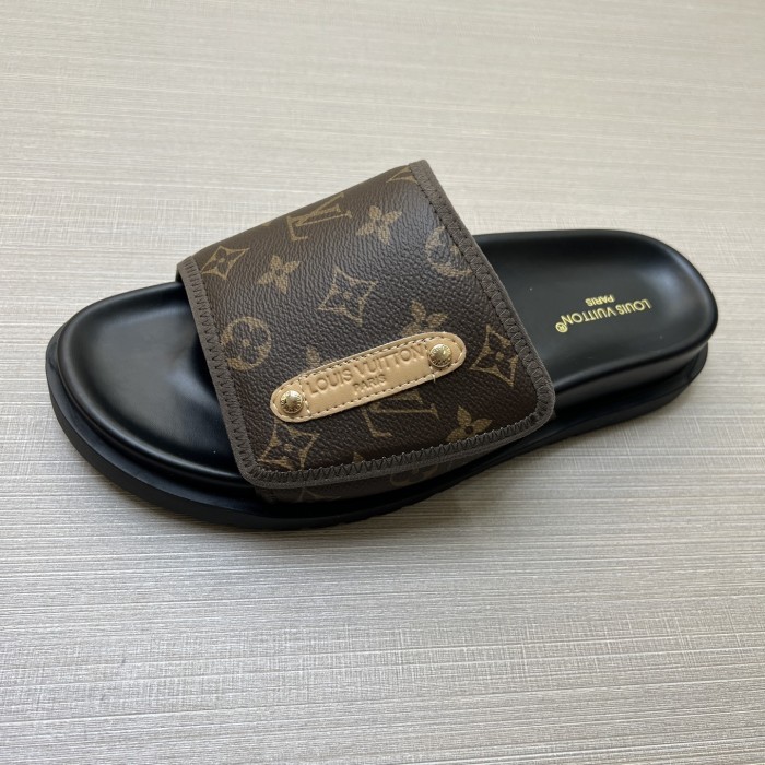 Kicks_Liu  L*ouis V*uitton  slippers