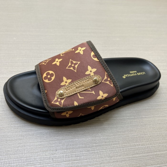 Kicks_Liu  L*ouis V*uitton  slippers