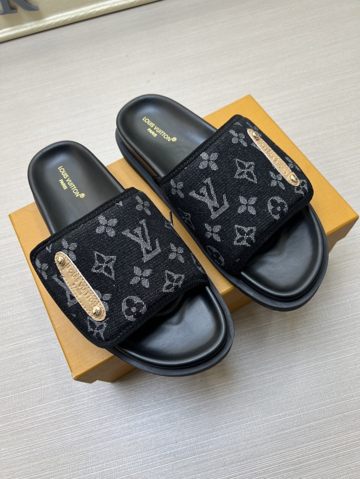 Kicks_Liu  L*ouis V*uitton  slippers