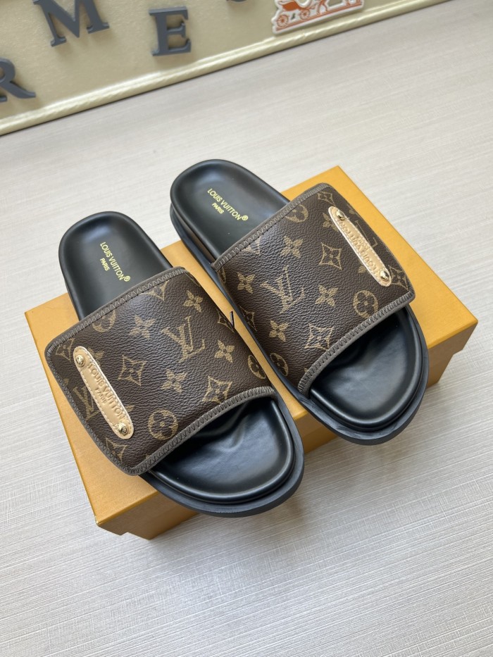 Kicks_Liu  L*ouis V*uitton  slippers
