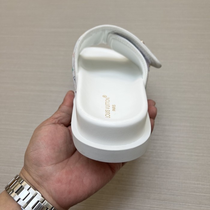 Kicks_Liu  L*ouis V*uitton  slippers