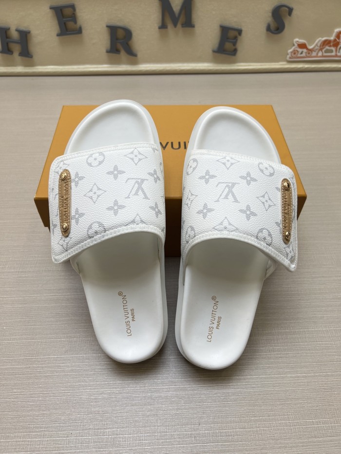 Kicks_Liu  L*ouis V*uitton  slippers