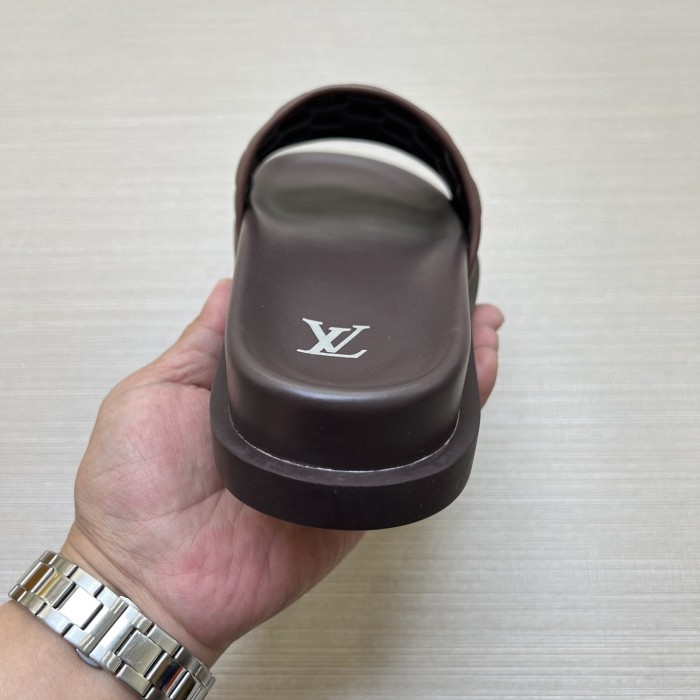 Kicks_Liu  L*ouis V*uitton  slippers