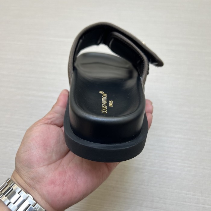 Kicks_Liu  L*ouis V*uitton  slippers