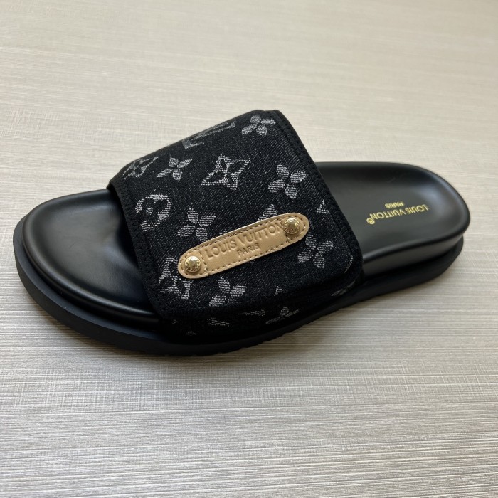Kicks_Liu  L*ouis V*uitton  slippers