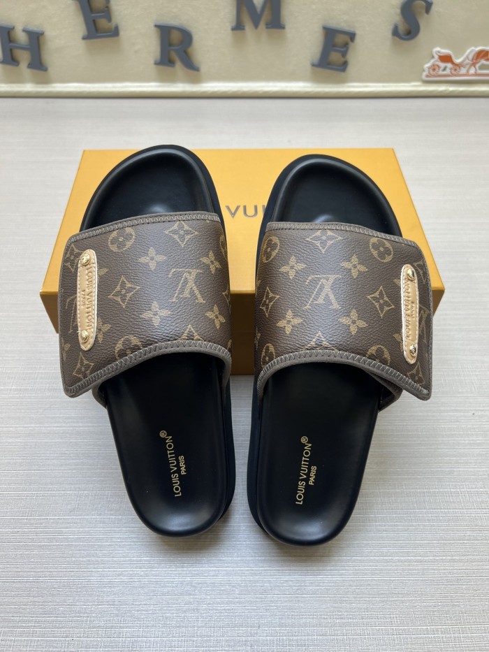 Kicks_Liu  L*ouis V*uitton  slippers