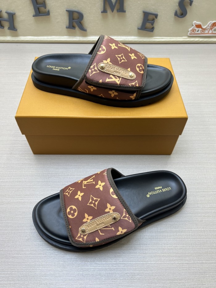 Kicks_Liu  L*ouis V*uitton  slippers
