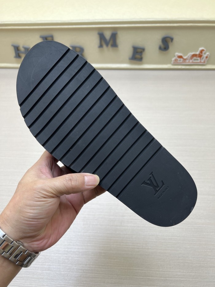 Kicks_Liu  L*ouis V*uitton  slippers