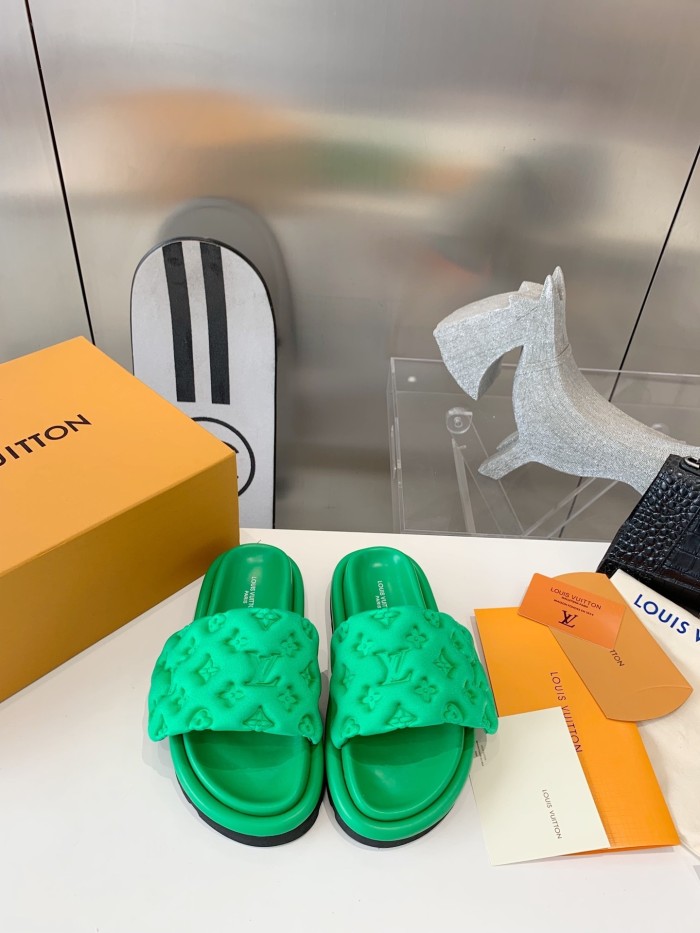 Kicks_Liu  L*ouis V*uitton  slipppers