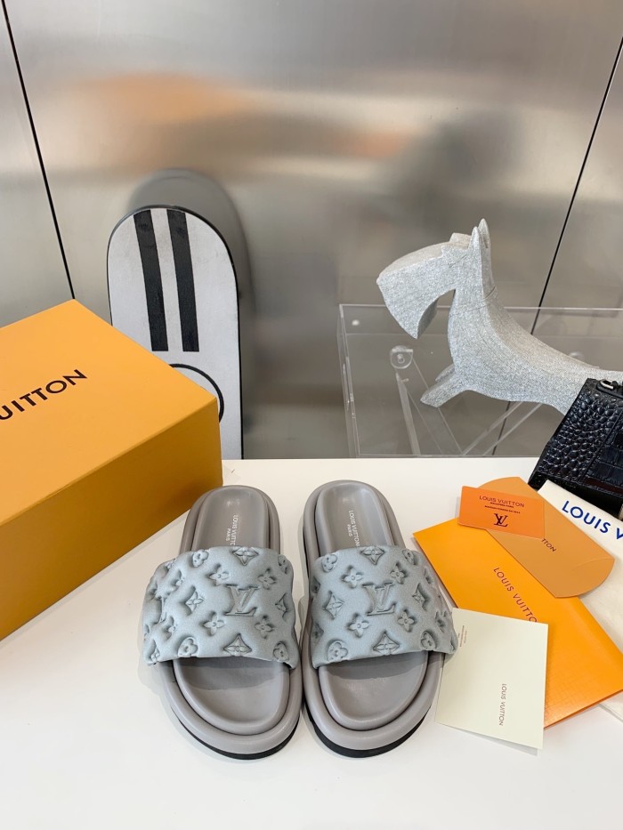 Kicks_Liu  L*ouis V*uitton  slipppers