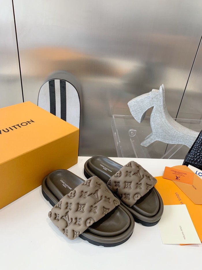 Kicks_Liu  L*ouis V*uitton  slipppers