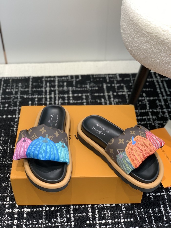 Kicks_Liu  L*ouis V*uitton  slipppers