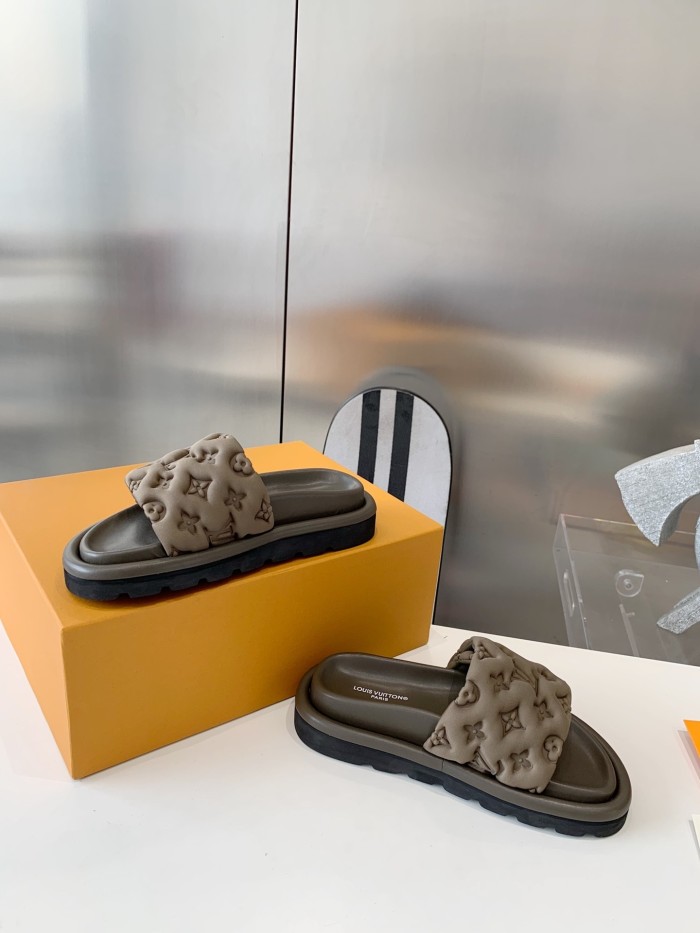 Kicks_Liu  L*ouis V*uitton  slipppers