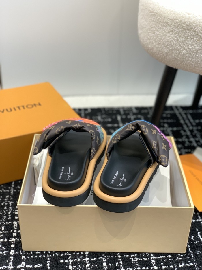 Kicks_Liu  L*ouis V*uitton  slipppers