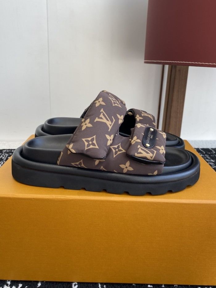 Kicks_Liu  L*ouis V*uitton  slipppers