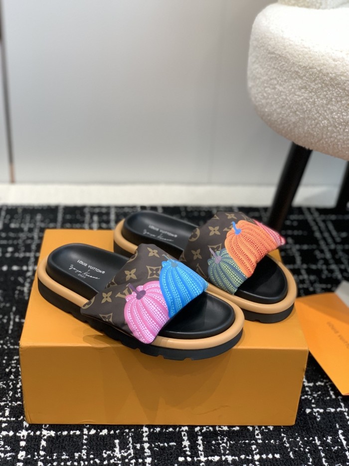 Kicks_Liu  L*ouis V*uitton  slipppers