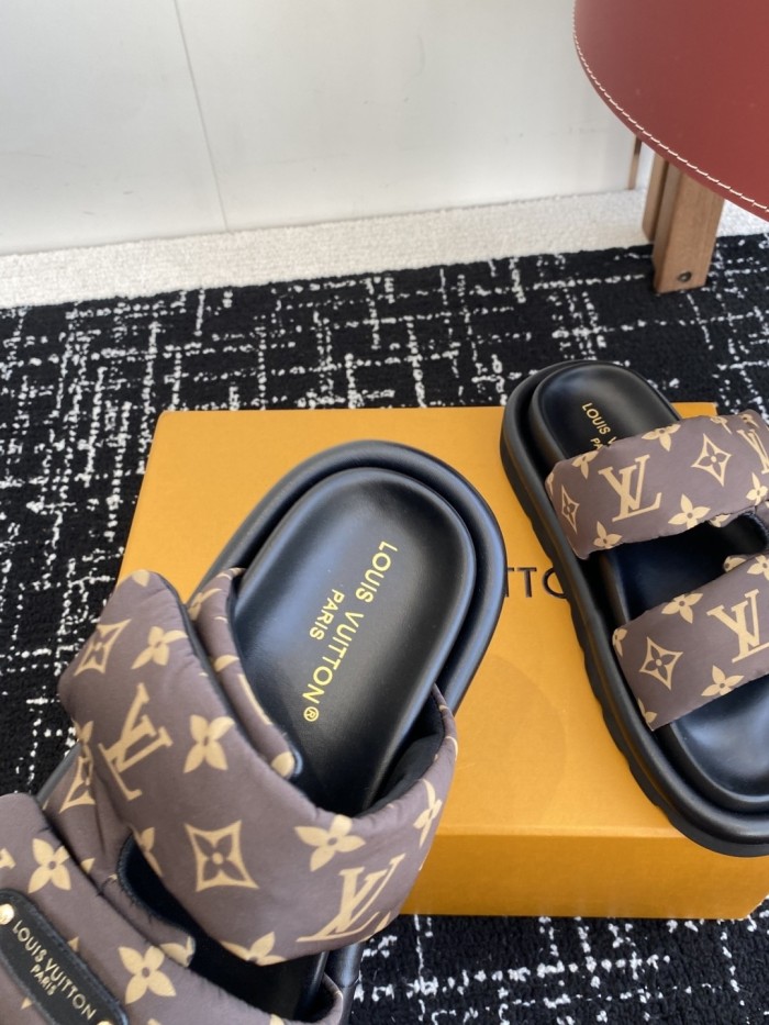 Kicks_Liu  L*ouis V*uitton  slipppers