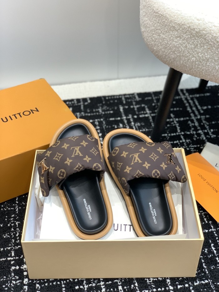 Kicks_Liu  L*ouis V*uitton  slipppers