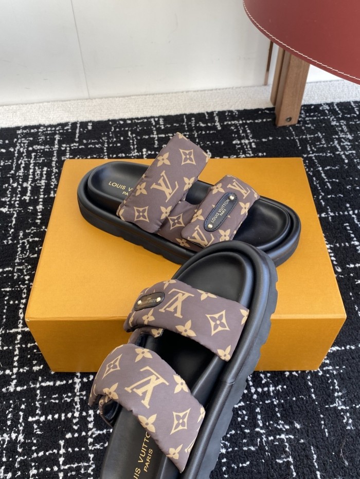 Kicks_Liu  L*ouis V*uitton  slipppers