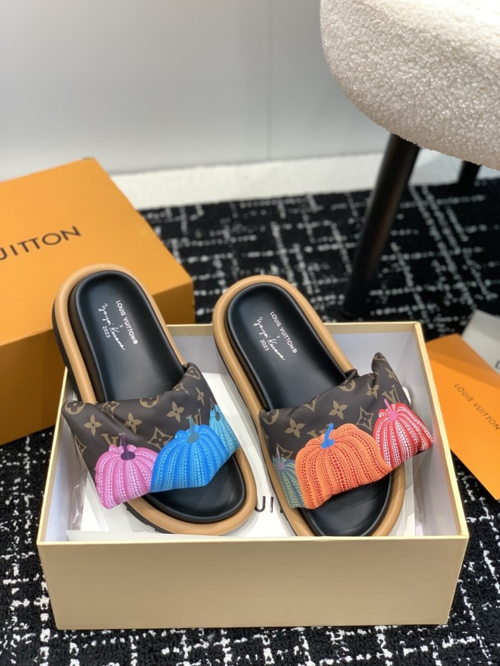 Kicks_Liu  L*ouis V*uitton  slipppers