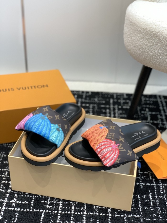 Kicks_Liu  L*ouis V*uitton  slipppers