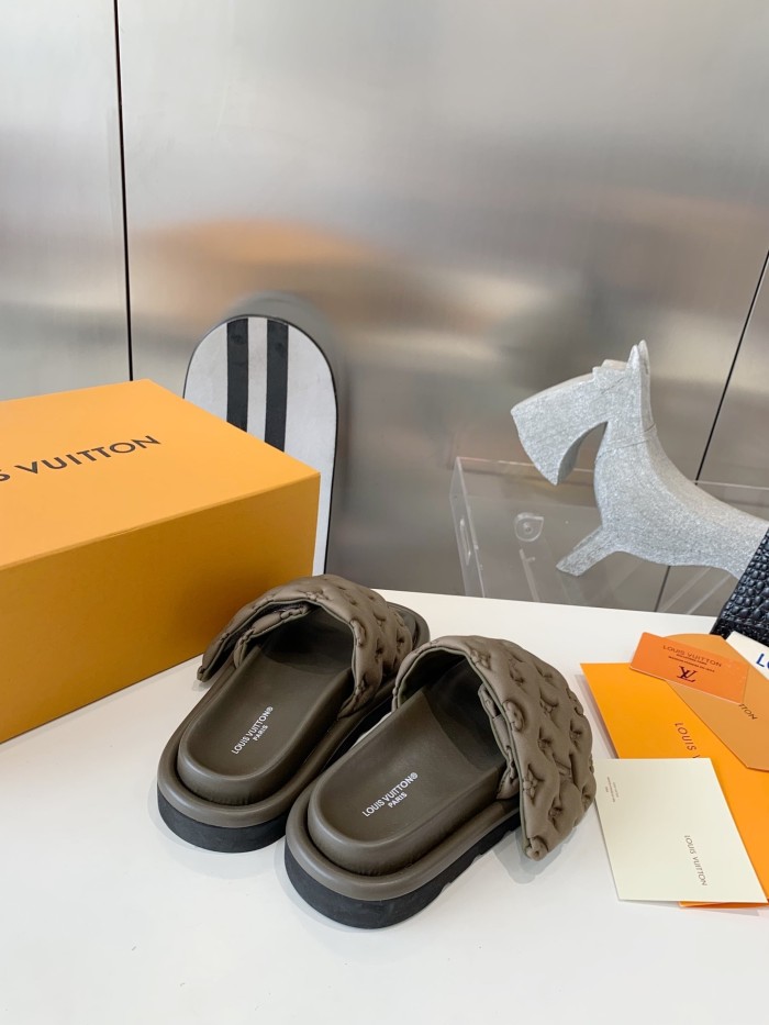 Kicks_Liu  L*ouis V*uitton  slipppers
