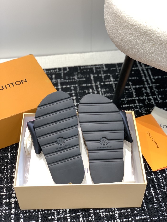 Kicks_Liu  L*ouis V*uitton  slipppers