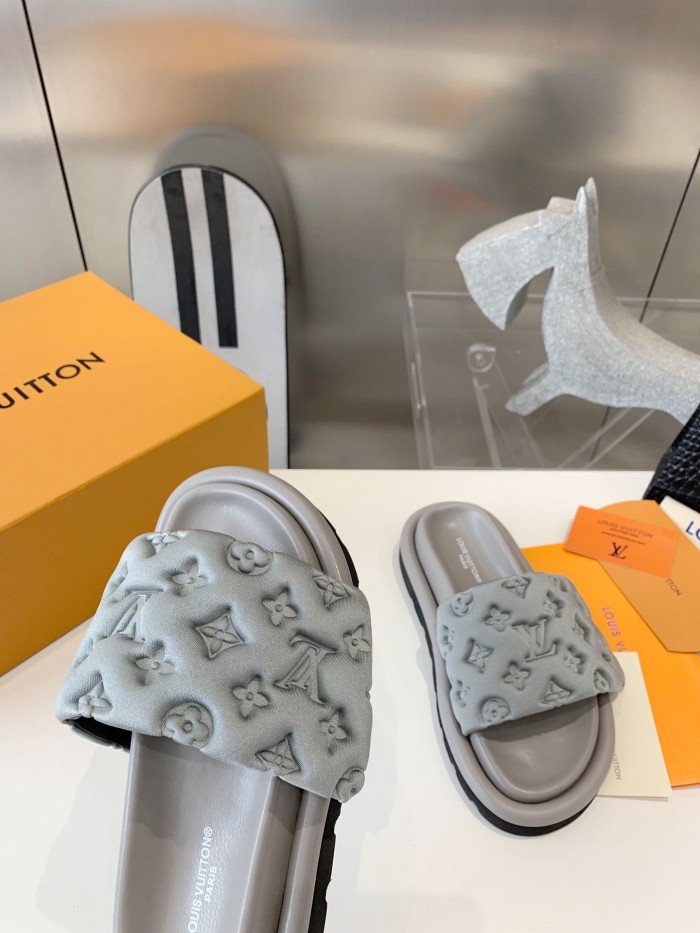 Kicks_Liu  L*ouis V*uitton  slipppers