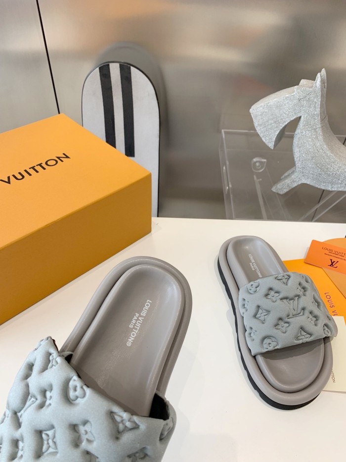 Kicks_Liu  L*ouis V*uitton  slipppers