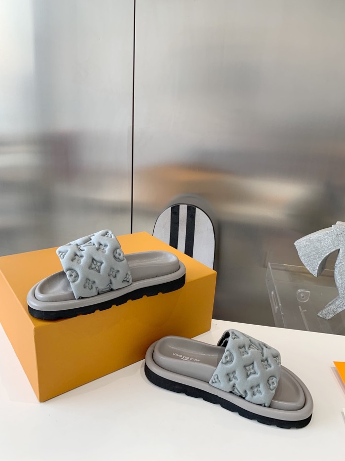Kicks_Liu  L*ouis V*uitton  slipppers
