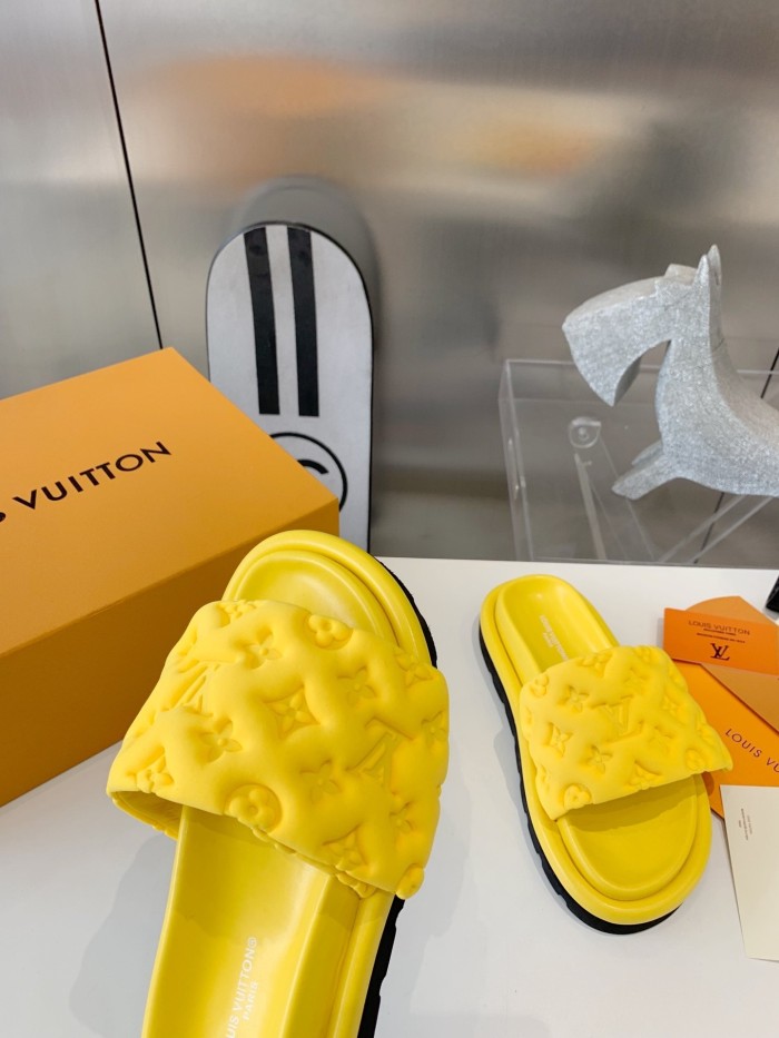 Kicks_Liu  L*ouis V*uitton  slipppers