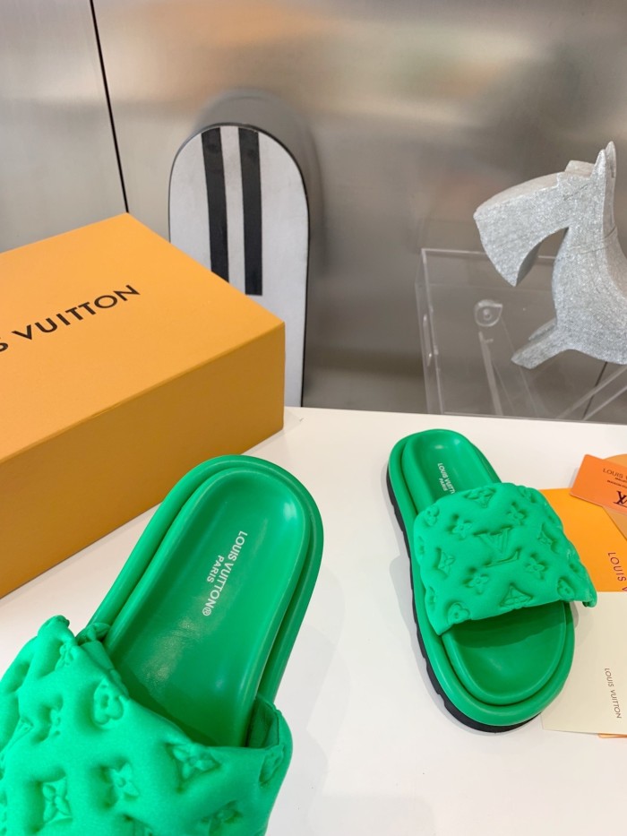 Kicks_Liu  L*ouis V*uitton  slipppers
