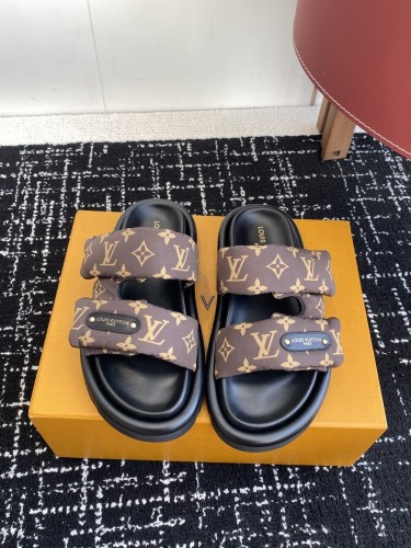 Kicks_Liu  L*ouis V*uitton  slipppers