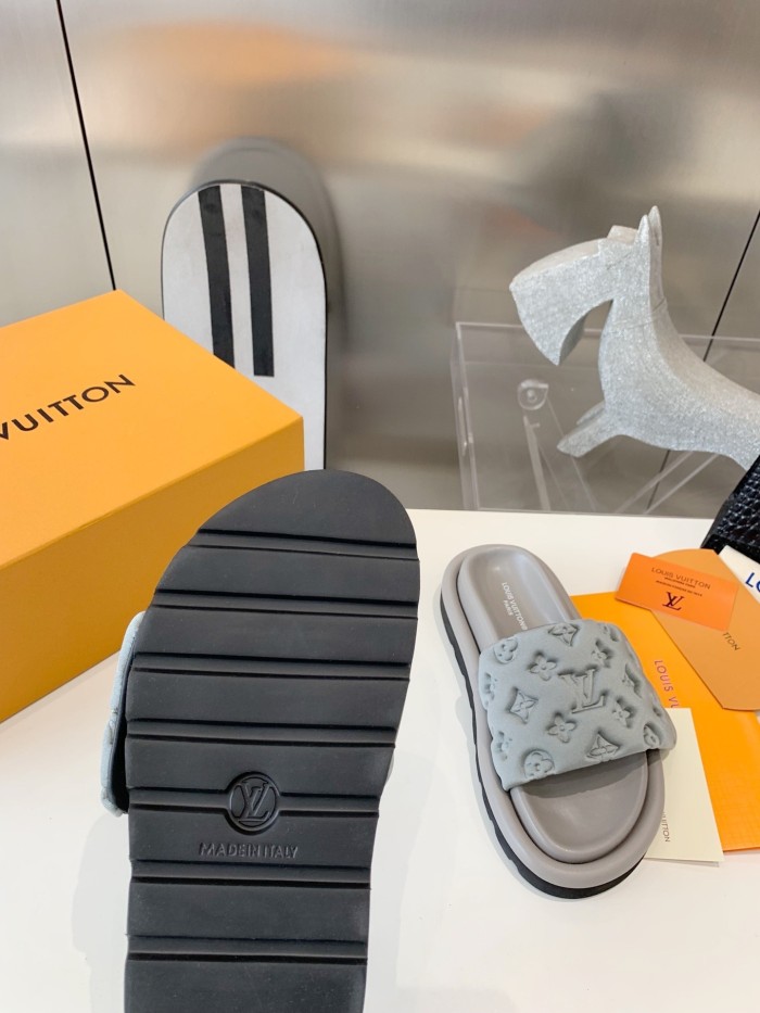 Kicks_Liu  L*ouis V*uitton  slipppers