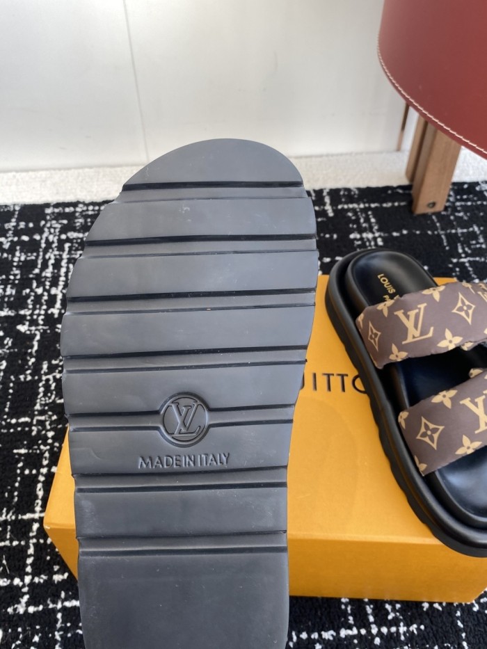 Kicks_Liu  L*ouis V*uitton  slipppers