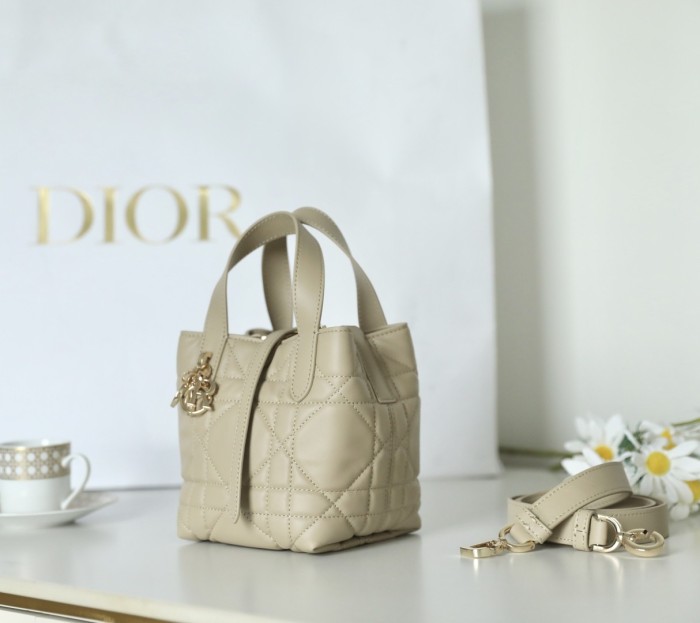 (Kicks Liu)  D*ior Handbag  Top Quality  13*15*12cm
