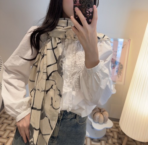 (Kicks Liu) Scarf 140*140cm Top Quality