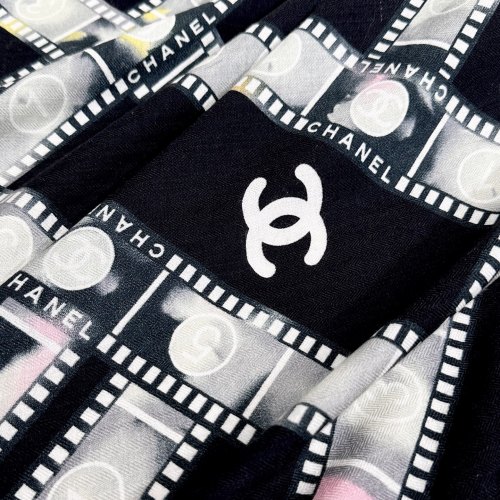 (Kicks Liu) Scarf 135*135cm Top Quality